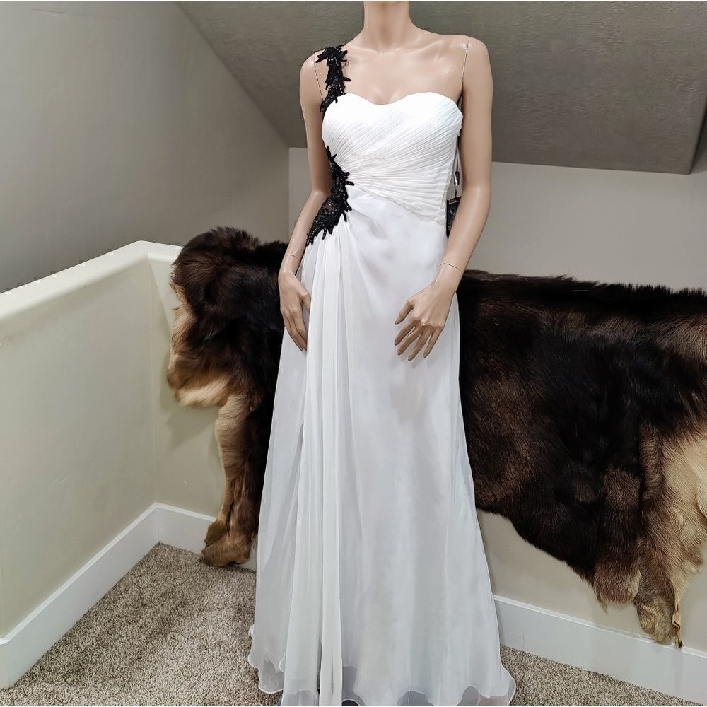 New One-Shoulder Appliqué Embroidered with Beads Tencel Chiffon Gown